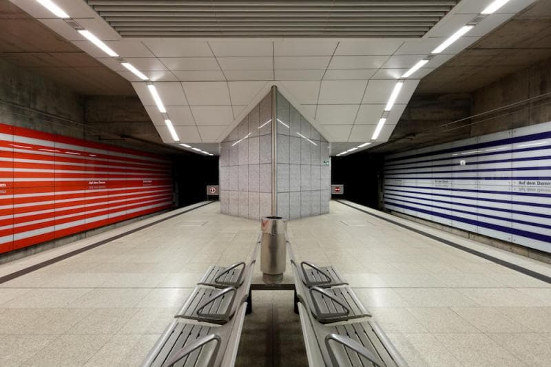 Eberhard Bosslet, Auf dem Damm, 2000, public art installation at Duisburg underground station
